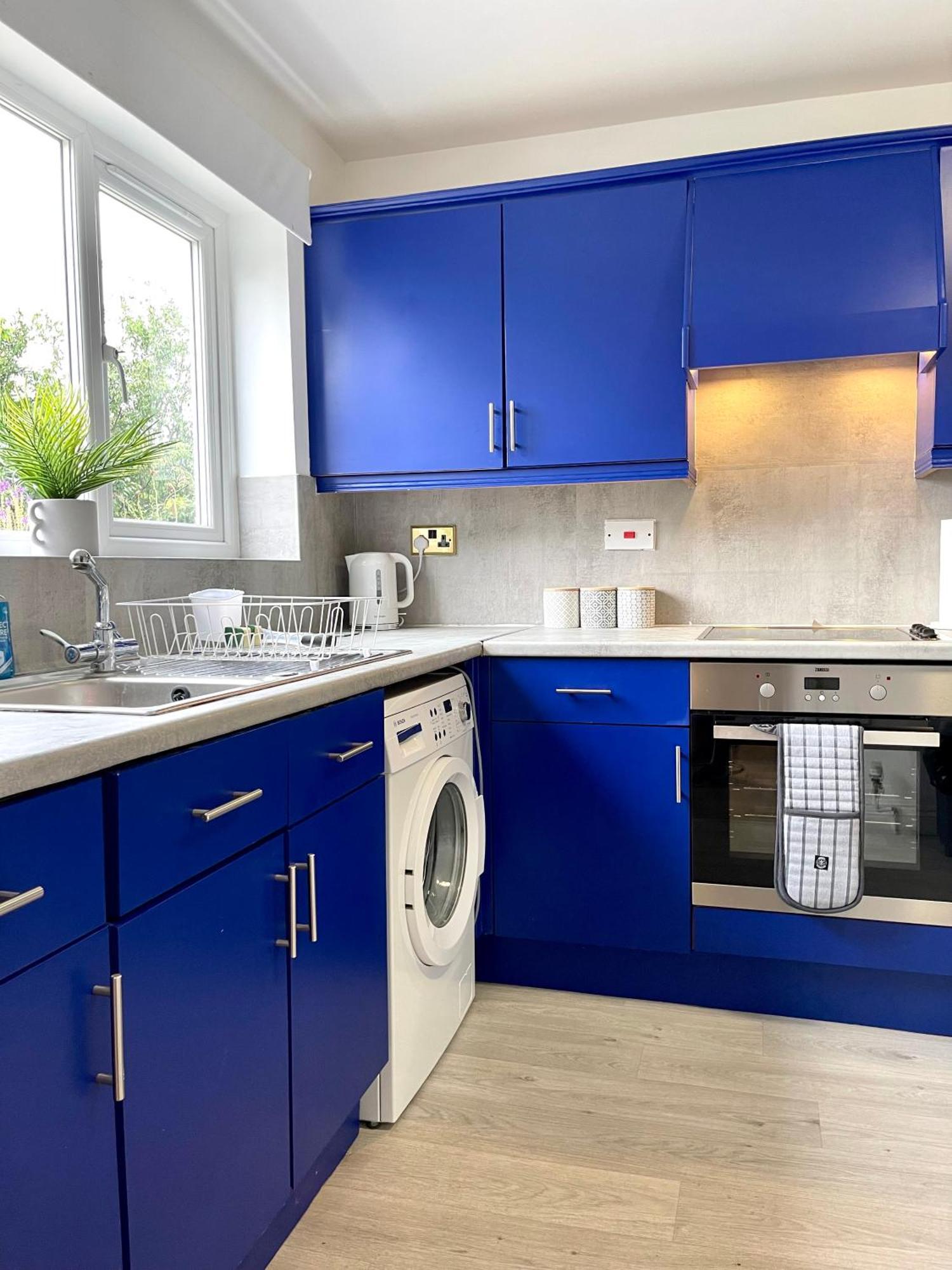 Large 5 Bed Detached House Near Stansted Airport With Parking For 2 Vehicles! Stansted Stays สแตนสเต็ด เมาท์ฟิทเช็ต ภายนอก รูปภาพ