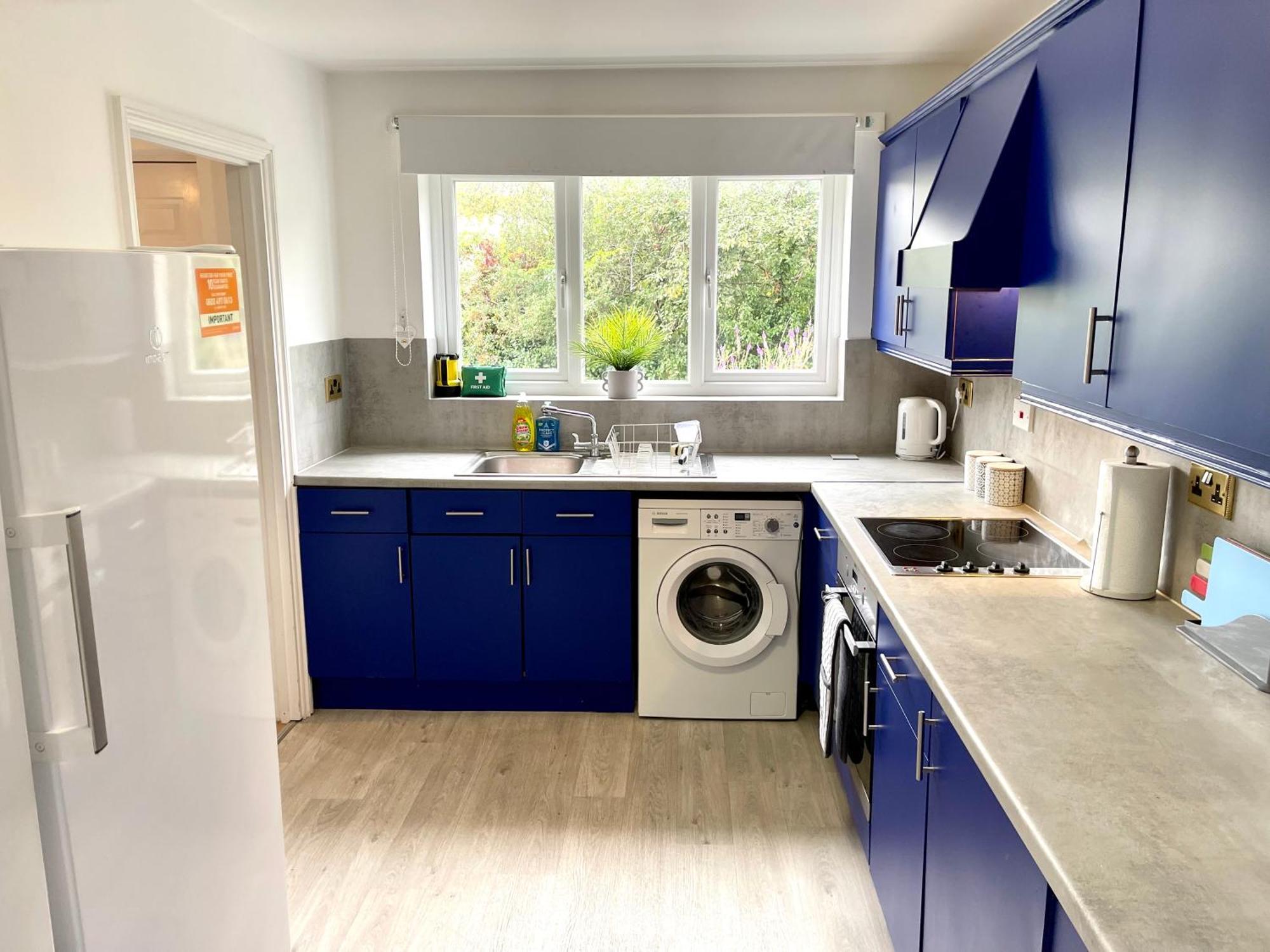 Large 5 Bed Detached House Near Stansted Airport With Parking For 2 Vehicles! Stansted Stays สแตนสเต็ด เมาท์ฟิทเช็ต ภายนอก รูปภาพ