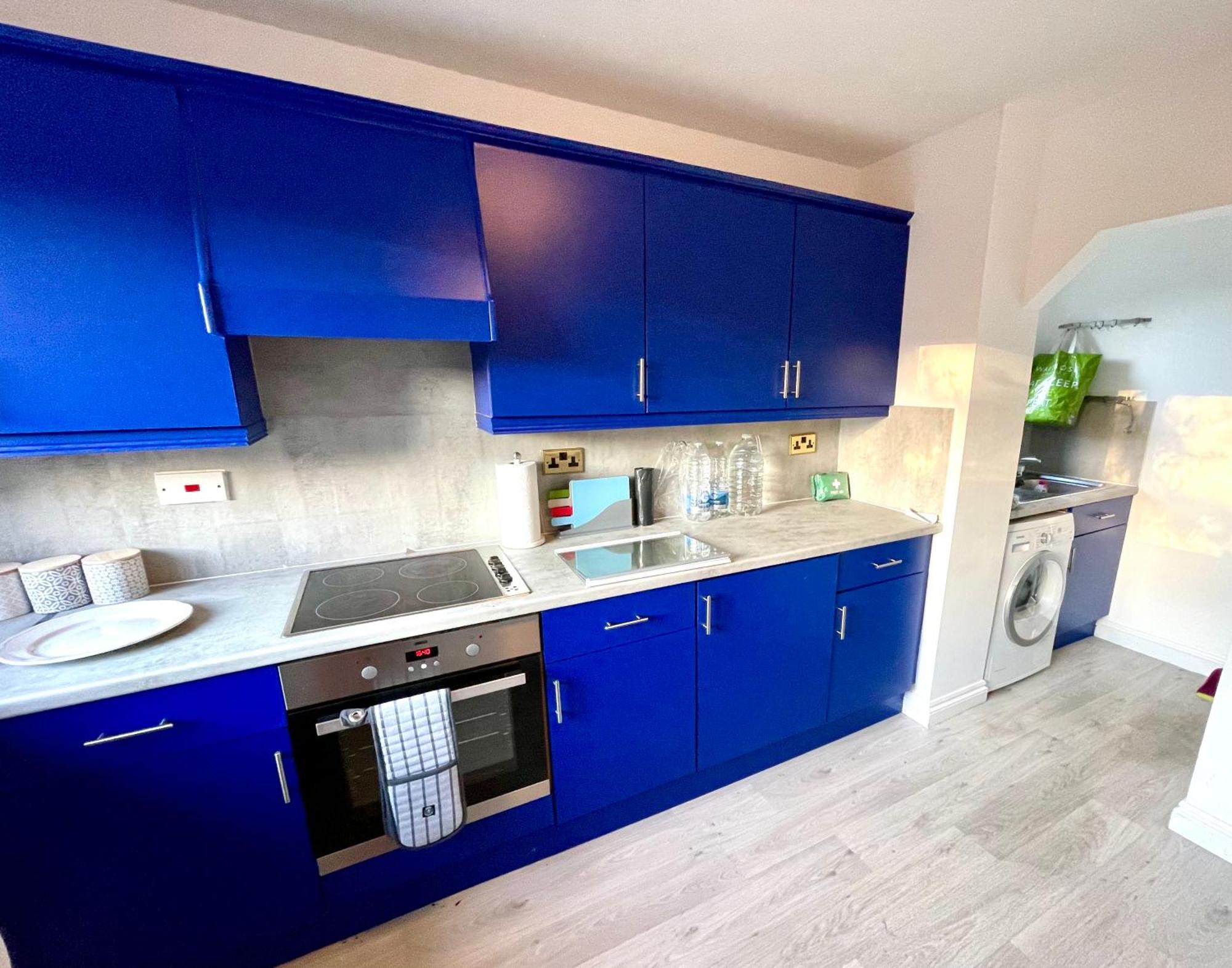 Large 5 Bed Detached House Near Stansted Airport With Parking For 2 Vehicles! Stansted Stays สแตนสเต็ด เมาท์ฟิทเช็ต ภายนอก รูปภาพ