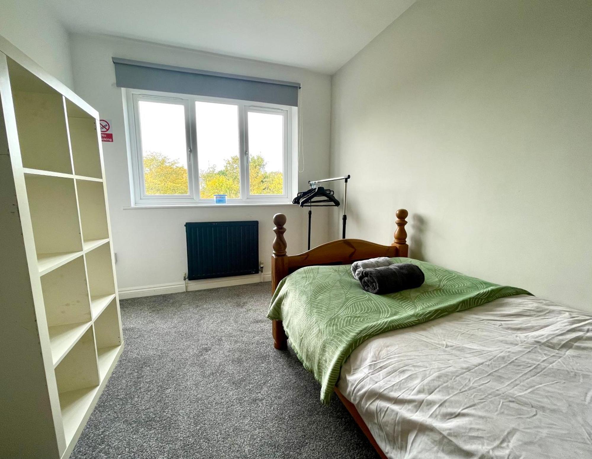 Large 5 Bed Detached House Near Stansted Airport With Parking For 2 Vehicles! Stansted Stays สแตนสเต็ด เมาท์ฟิทเช็ต ภายนอก รูปภาพ