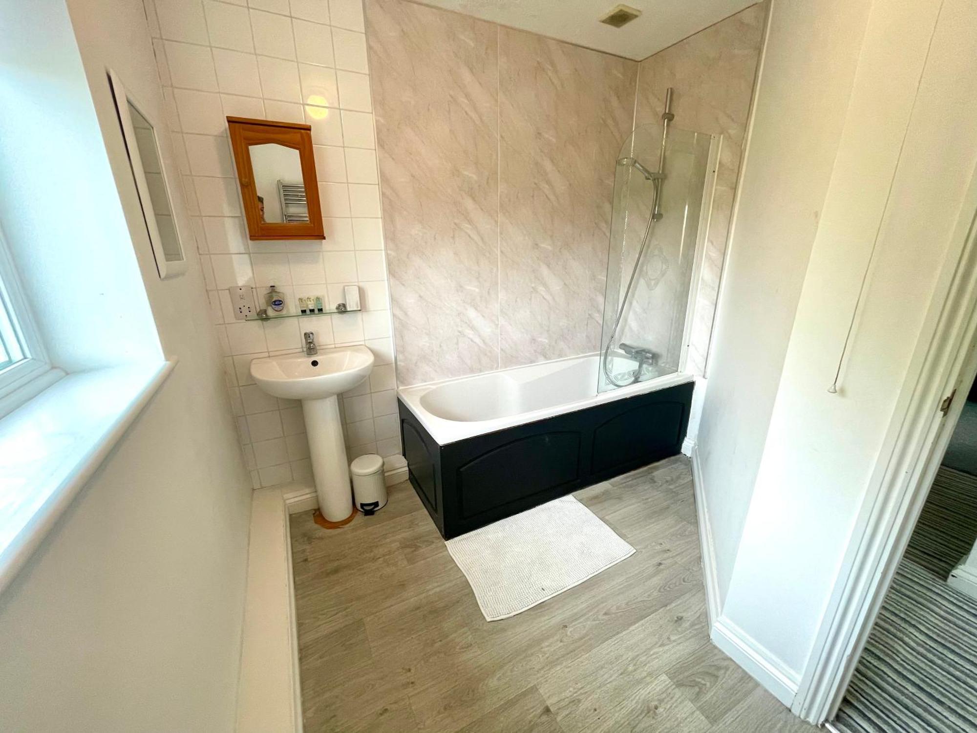 Large 5 Bed Detached House Near Stansted Airport With Parking For 2 Vehicles! Stansted Stays สแตนสเต็ด เมาท์ฟิทเช็ต ภายนอก รูปภาพ